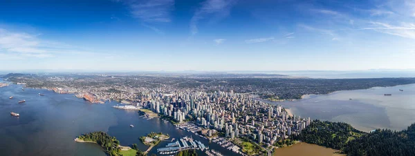 Centrum Vancouver, Kolumbia Brytyjska, Kanada. Widok z lotu ptaka — Zdjęcie stockowe