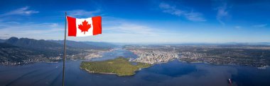 Vancouver şehir merkezi, British Columbia, Kanada. Kanada Ulusal Bayrak Kaplaması.