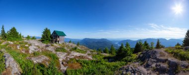 Tin Hat Kulübesinin Panoramik Görünümü