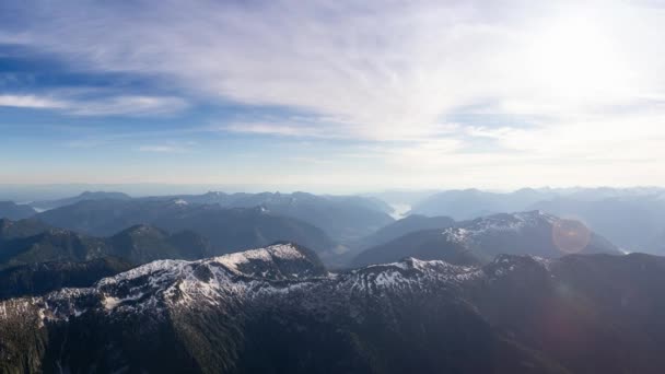 Cinemagraph Continuous Loop Animation. Luftaufnahme der wunderschönen kanadischen Berglandschaft. — Stockvideo