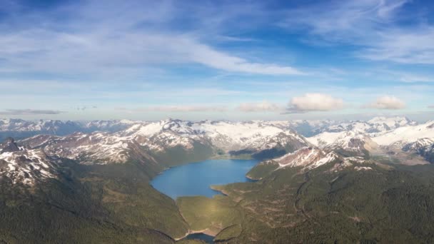 Flygfoto panoramautsikt över Garibaldi. Parallax Panorama — Stockvideo