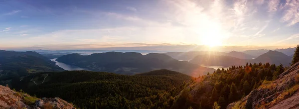 Krásný panoramatický pohled na kanadskou přírodní krajinu — Stock fotografie