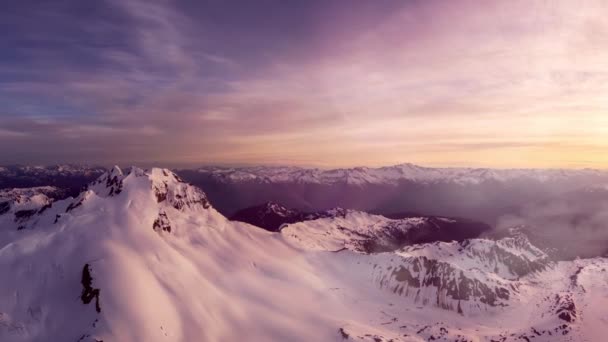 Vue Aérienne Panoramique Du Paysage Canadien De Montagne — Video