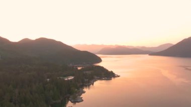 Günışığı Sahili, İngiliz Kolombiyası, Kanada