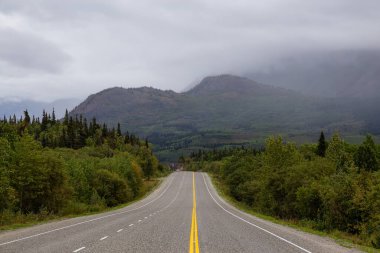 Güzel Manzaralı Yol, Klondike Hwy, Kanada Doğası 'nda