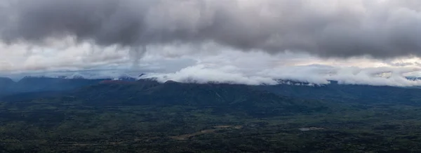 Utsikt över kanadensiska Mountain Landskap — Stockfoto