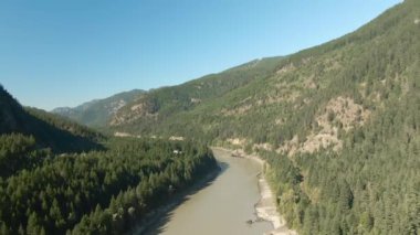 Dessert Hills ile çevrili Manzaralı Yol Manzarası