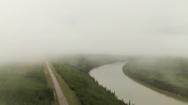 Bella vista del fiume Winding lungo la strada panoramica — Video Stock