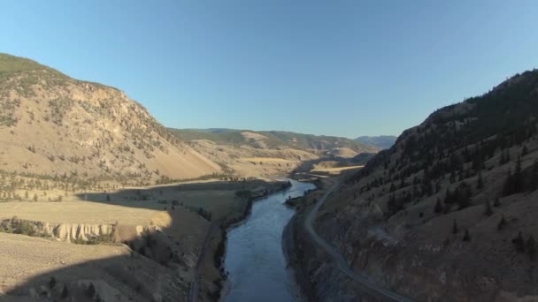 Scenic Road View surrounded by Dessert Hills — Stock Video