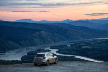 Mazda CX-5 bir dağın tepesinde