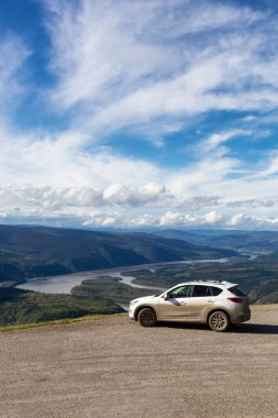 Mazda CX-5 bir dağın tepesinde