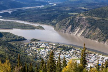 Dawson City 'deki Küçük Turistik Şehir Manzarası