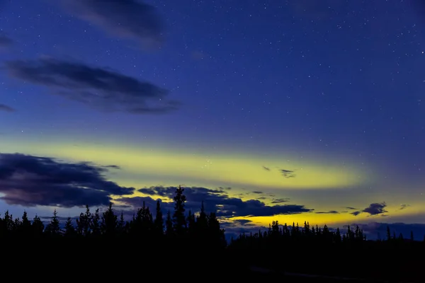 Luzes do norte, aurora boreal, na natureza canadense — Fotografia de Stock