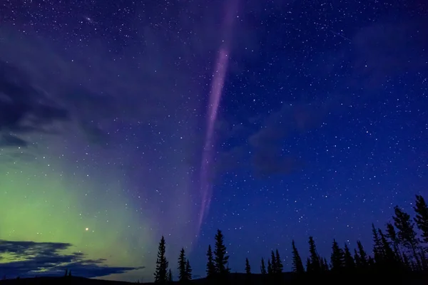 Aurora boreale, nella natura canadese — Foto Stock