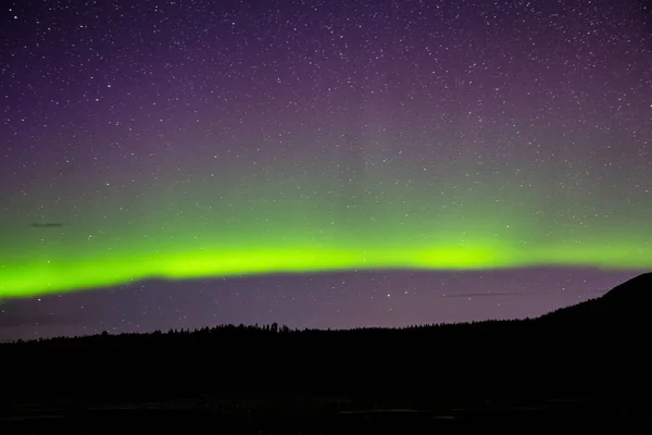 Luces boreales, aurora boreal, en la naturaleza canadiense —  Fotos de Stock