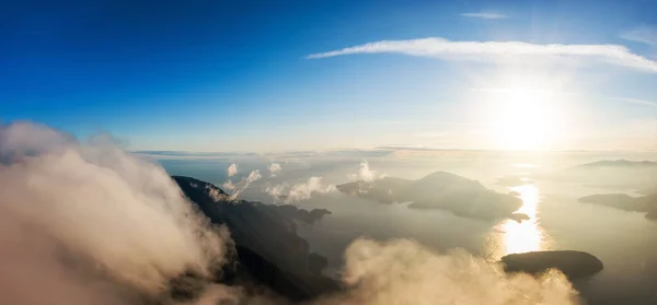 カナダの山の風景の美しい空中パノラマビュー — ストック写真