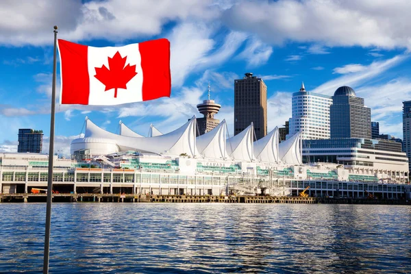 Bandera Nacional Canadiense. Canada Place — Foto de Stock