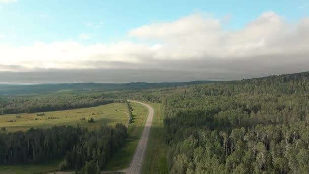 Сценічний панорамний вид біля заходу сонця — стокове відео