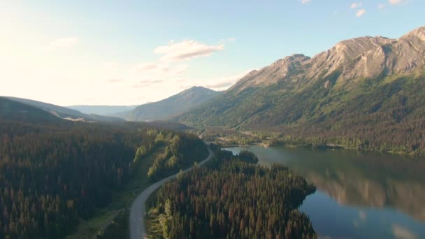 Bella, Serene Road View con montagne, isole e laghi — Video Stock