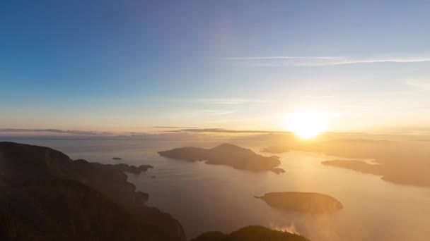 Timelapse. Hermosa vista del paisaje de montaña canadiense — Vídeo de stock