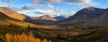 Manzaralı Dağ Vadisi Manzarası