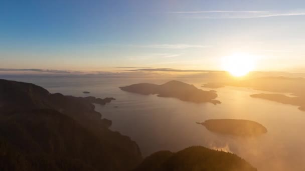 Timelapse. Hermosa vista del paisaje de montaña canadiense — Vídeos de Stock