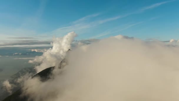 Schöne Luftaufnahme der kanadischen Berglandschaft — Stockvideo
