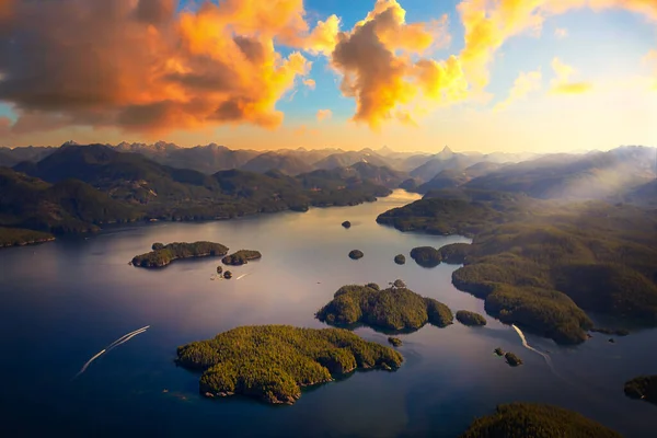 Beautiful aerial view of the west coast on Vancouver Island. — Stock Photo, Image