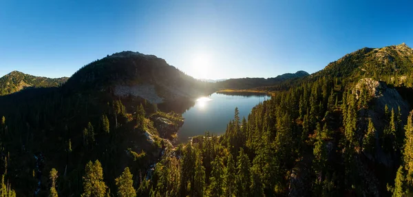 Vista panorâmica aérea do belo lago geleira — Fotografia de Stock