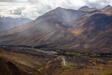 Yukon, Kanada 'da Manzaralı Yol