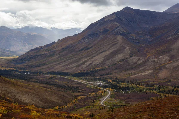 Kanadská přírodní krajina v Yukonu — Stock fotografie