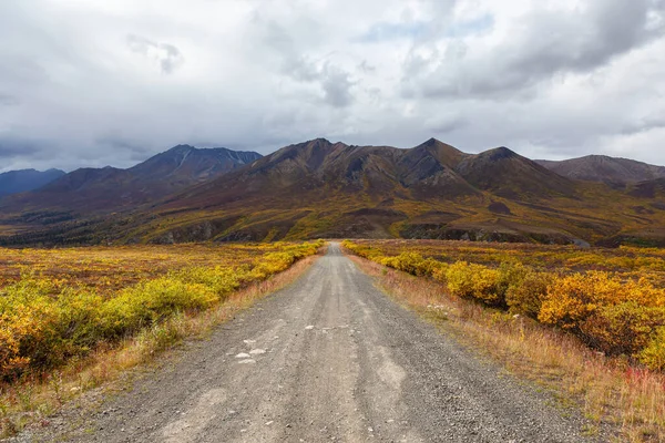 Γραφικός δρόμος στο Yukon, Καναδάς — Φωτογραφία Αρχείου