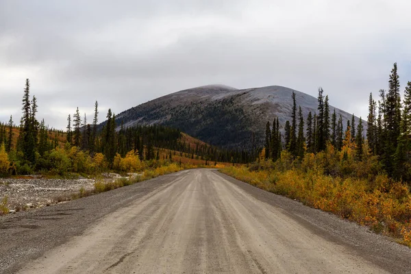 Γραφικός δρόμος στο Yukon, Καναδάς — Φωτογραφία Αρχείου