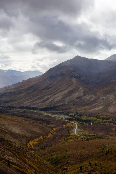 Yukon, Kanada 'da Manzaralı Yol