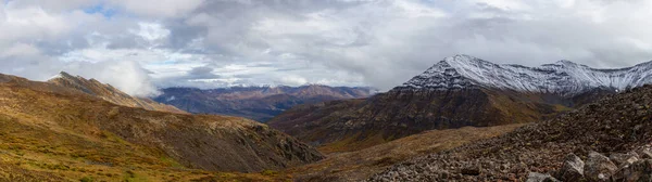 Montanhas canadenses em Yukon — Fotografia de Stock