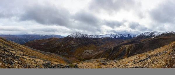 Paisagem natural canadense em Yukon — Fotografia de Stock