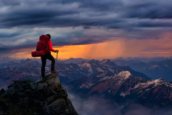 Girl Backpacker on top of a Mountain Peak. — Stock Photo, Image