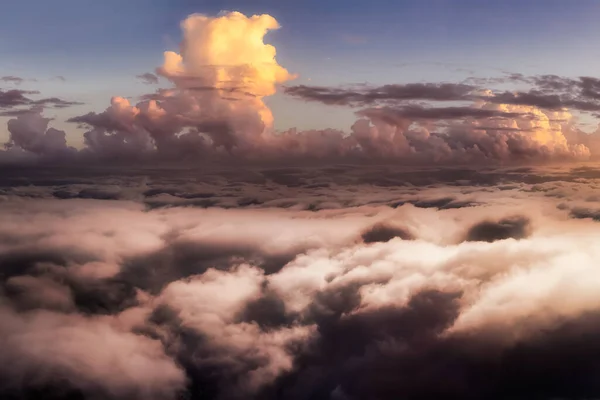 Dramatische Luftaufnahme der Wolkenlandschaft — Stockfoto