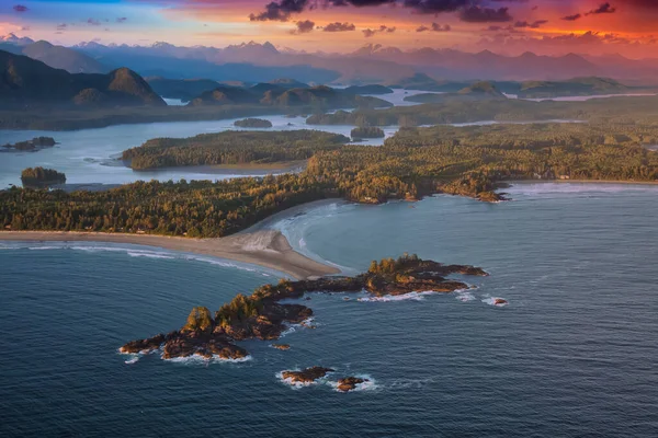 Luchtfoto Canadees landschap aan de westkust van de Stille Oceaan — Stockfoto