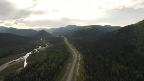 Hermosa vista de la carretera escénica desde arriba — Vídeos de Stock