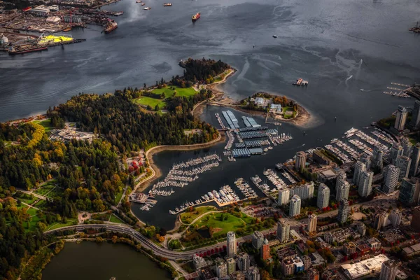 Vista aérea de Coal Harbour e um moderno centro da cidade — Fotografia de Stock