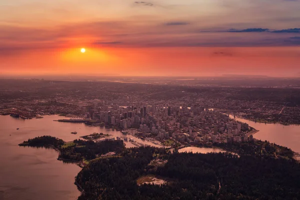 Hermosa vista aérea de Stanley Park y el centro de Vancouver —  Fotos de Stock