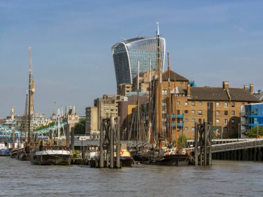 LONDON, UK - 4 Temmuz 2018 Thames Nehri 'nden görülen Hermitage Community Moorings