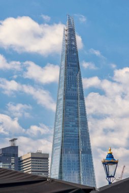 LONDON, İngiltere - 08 Temmuz 2018: Çömlek Kulesi Gökdeleninin dış görünüşü 