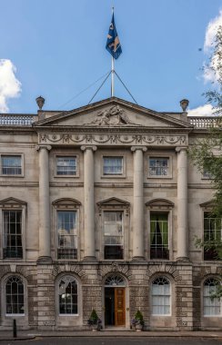 LONDON, İngiltere - 08 Temmuz 2018: The Oriental Club 'ın dış görünümü Stratford House, Stratford Place, Marylebone' da bir erkek kulübü