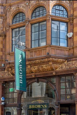 LONDON, İngiltere - 08 Temmuz 2018: Browns Brasserie and Bar Restaurant Maddox Caddesi, Mayfair