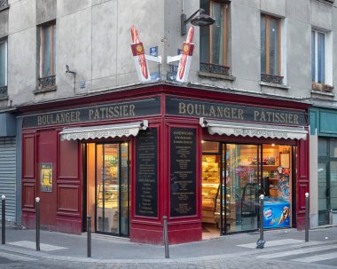 PARIS, FRANCE - AĞUSTOS 03, 2018: Quai de la Loire 'deki Boulangerie fırınının dış görünüşü  