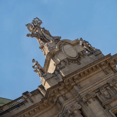 PARIS, FRANCE - 3 AĞUSTOS 2018: Rue du Clotre Saint-Merri 'deki MyCowork Beaubourg Ortak Çalışma Ofisi