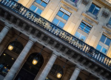 PARIS, FRANCE - AĞUSTOS 03, 2018: Palais-Royal in Place Colette - 1. bölge