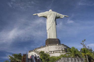Güzel manzara Cristo Redentor (Kurtarıcı İsa) Morro üzerinde görülen yapmak Corcovado (Corcovado Dağı), Rio de Janeiro, Brezilya